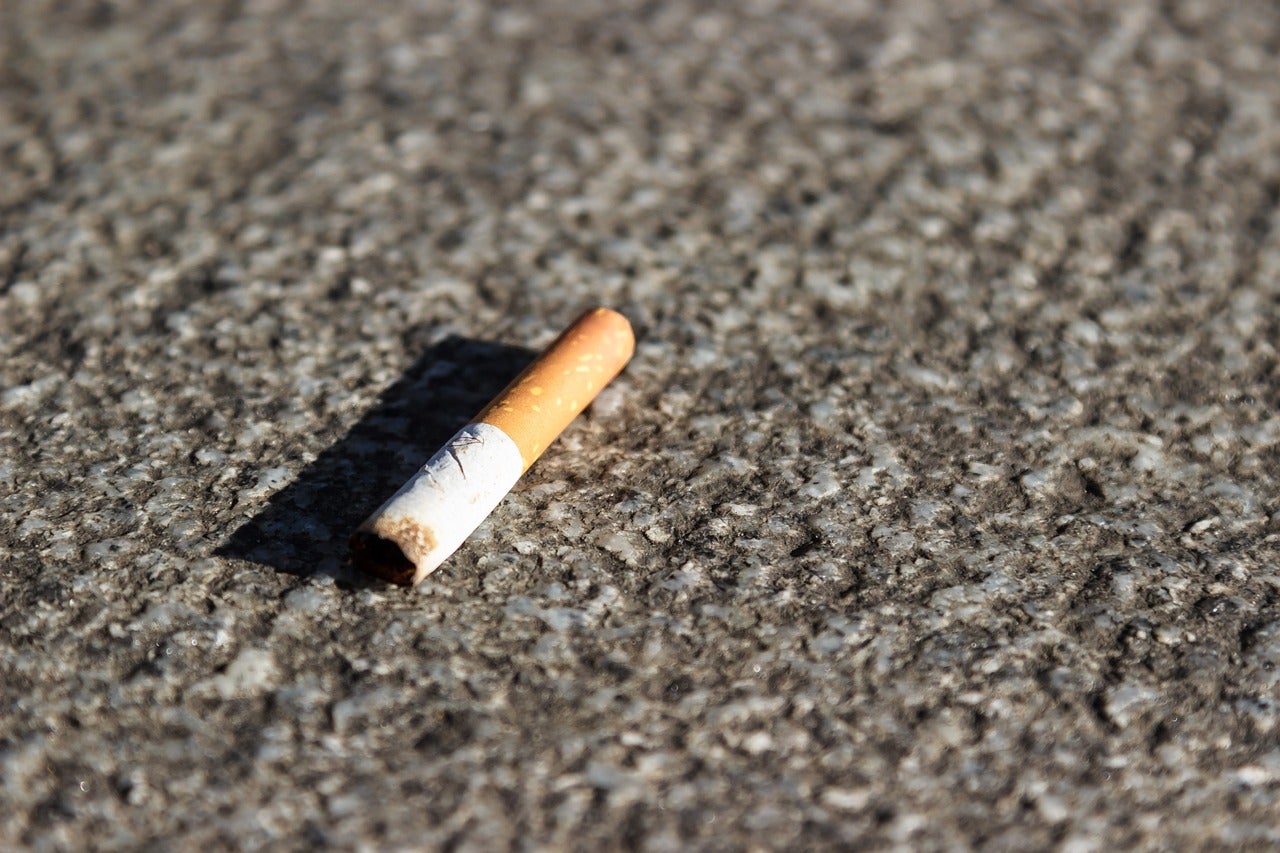 UTE Elche y el Ajuntament d'Elx inician una campaña contra las colillas de cigarros UTE Elche y el Ajuntament d'Elx inician una campaña contra las colillas de cigarros