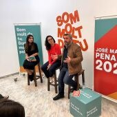 José Manuel Penalva y Aitana Mas en la inauguración de la sede electoral de Compromís per Crevillent.