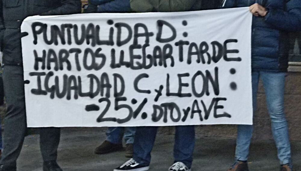 Una de las pancartas reivindicativas en la concentración