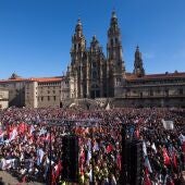 Imagen de la plaza del Obradoiro durante la manifestación de ayer domingo. EP
