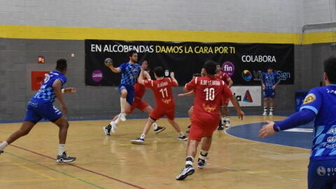 Una jugada del partido del Uni&oacute;n Financiera en Alcobendas.