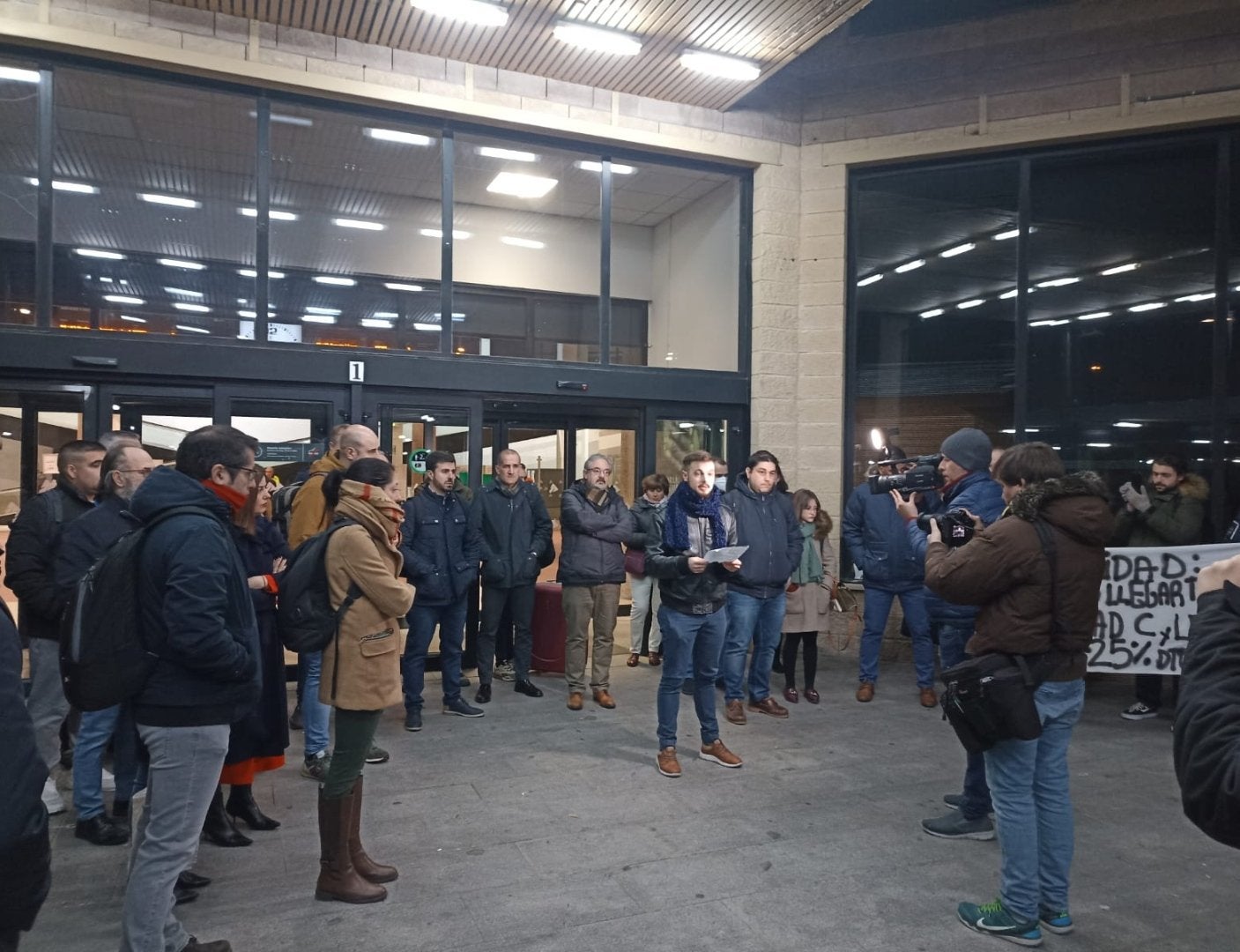 Usuarios del AVE de Ciudad Real esperan que la próxima reunión entre RENFE y Junta "no sea un lavado de cara" Usuarios del AVE de Ciudad Real esperan que la próxima reunión entre RENFE y Junta "no sea un lavado de cara"
