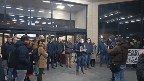 Concentración de usuarios en la estación del AVE de Ciudad Real el pasado 13 de febrero Concentración de usuarios en la estación del AVE de Ciudad Real el pasado 13 de febrero