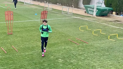 Álex Collado reanuda en Elche la recuperación de su lesión en el aductor Álex Collado reanuda en Elche la recuperación de su lesión en el aductor