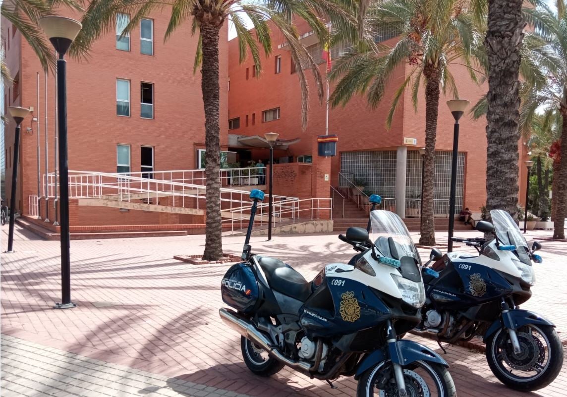 Una discusión en Elche entre dos vecinos por una zona de aparcamiento acaba con uno de ellos con rotura de peroné Una discusión en Elche entre dos vecinos por una zona de aparcamiento acaba con uno de ellos con rotura de peroné
