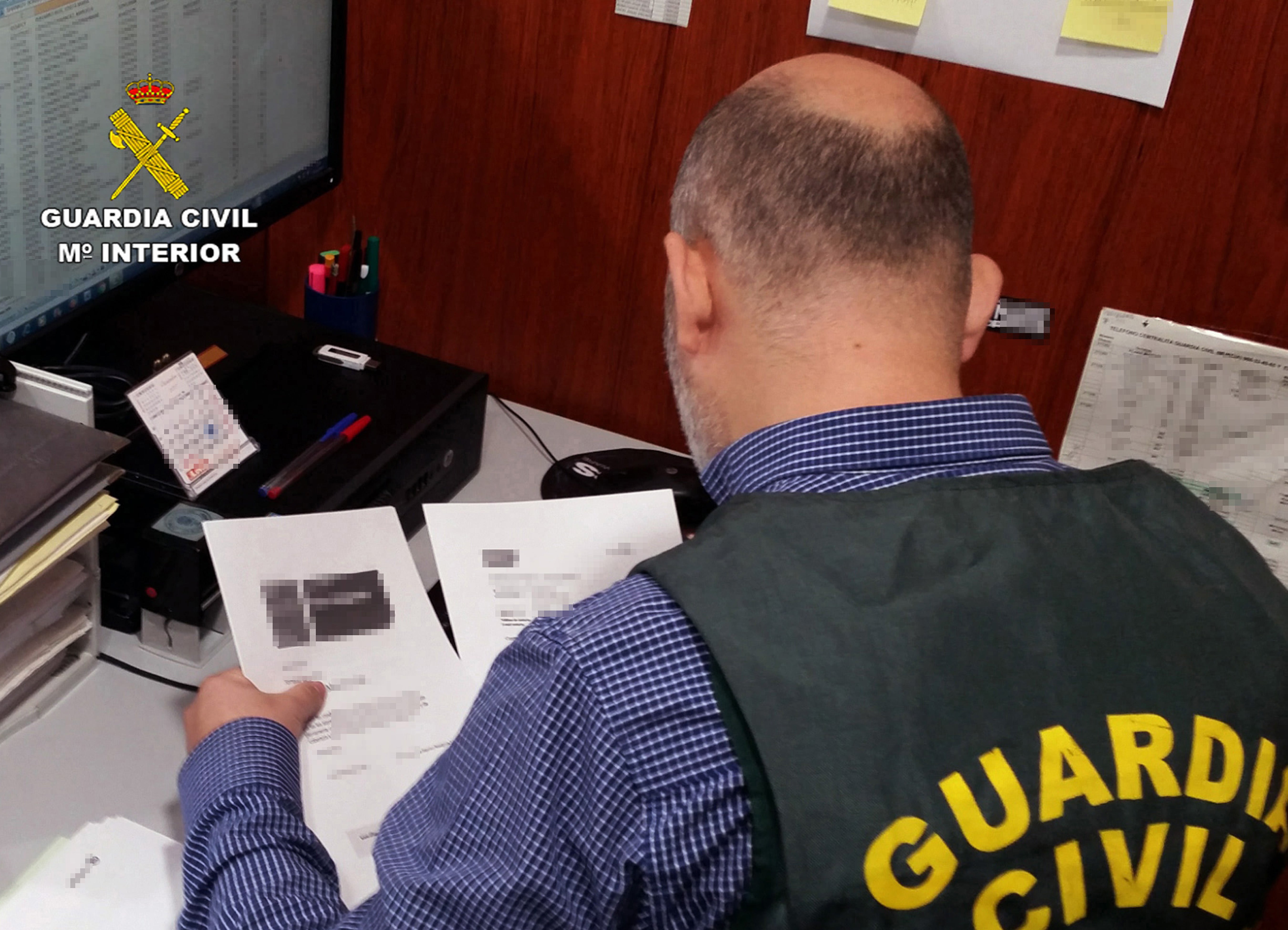 Libertad para la mujer que trató de abandonar el país con una menor tras quebrantar la orden de alejamiento Libertad para la mujer que trató de abandonar el país con una menor tras quebrantar la orden de alejamiento