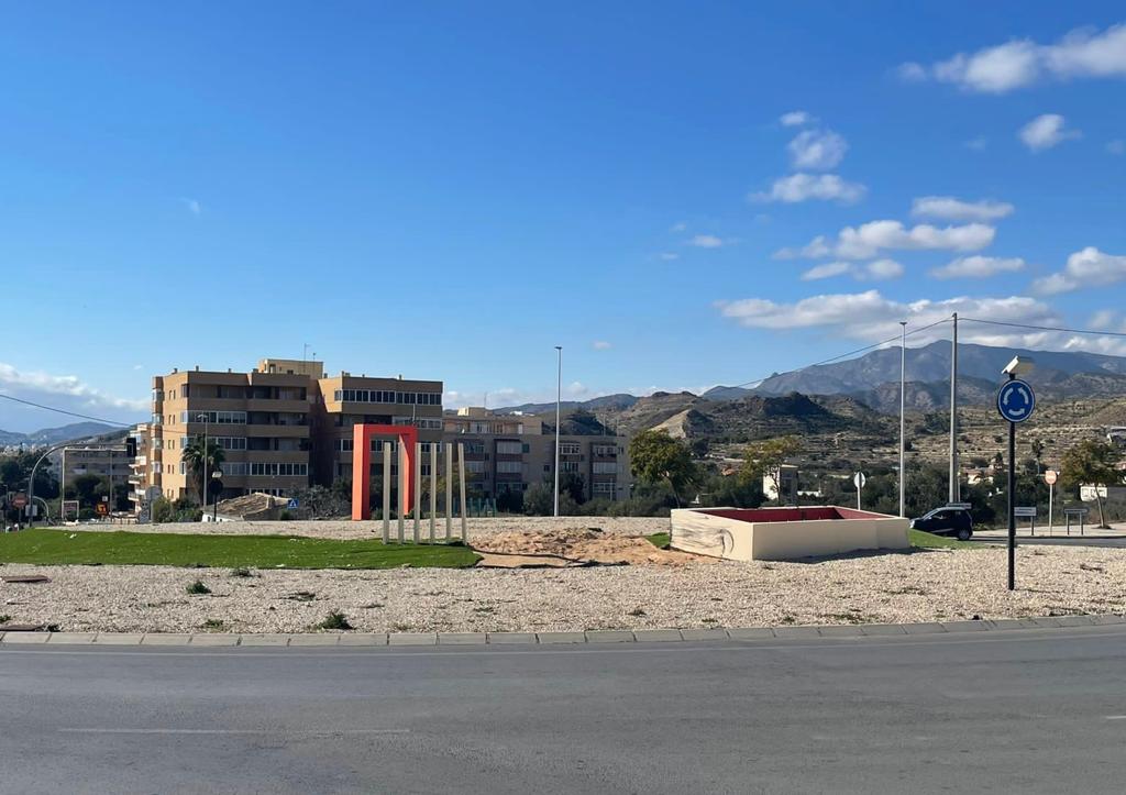 El ayuntamiento podrá actuar sobre la rotonda de La Ermita pero no sobre la del Paradís El ayuntamiento podrá actuar sobre la rotonda de La Ermita pero no sobre la del Paradís