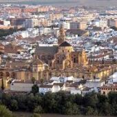 El Ayuntamiento y la  Junta de Andalucía crearán una comisión mixta para observar la aplicación de la ley andaluza sobre las viviendas turísticas 
