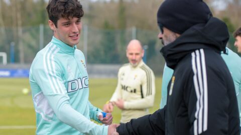 Enol Rodr&iacute;guez se uni&oacute; al trabajo con el primer del equipo del Oviedo