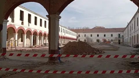 Obras de rehabilitación en el antiguo edificio del Cuartel del Príncipe de la Universidad de Alcalá A finales de 2025, el antiguo edificio del Cuartel del Príncipe de Alcalá de Henares acogerá el Archivo de la Universidad de Alcalá y un centro de congresos con un auditorio de 420 plazas