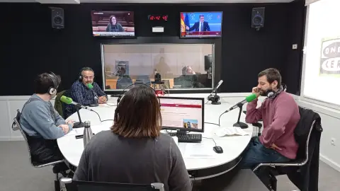 Carlos Alcoba i Albert Piqué a l’estudi de ‘La Ciutat’ Carlos Alcoba i Albert Piqué a l’estudi de ‘La Ciutat’