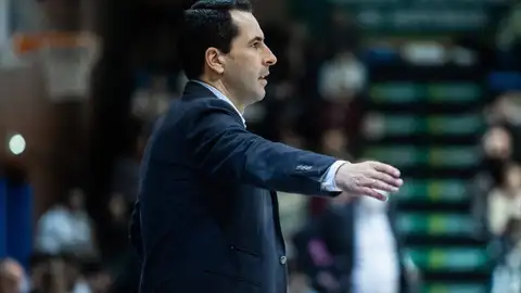 Guillermo Arenas regresa al banquillo del Alimerka Oviedo Baloncesto Guillermo Arenas regresa al banquillo del Alimerka Oviedo Baloncesto
