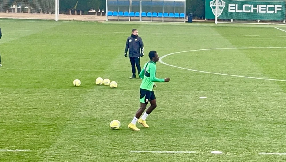 El Elche negocia el alta del mediocentro Pape Cheikh El Elche negocia el alta del mediocentro Pape Cheikh