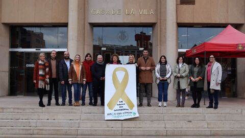 El Ayuntamiento de Vila-real ha colgado un cartel conmemorativo por el d&iacute;a del C&aacute;ncer Infantil. 
