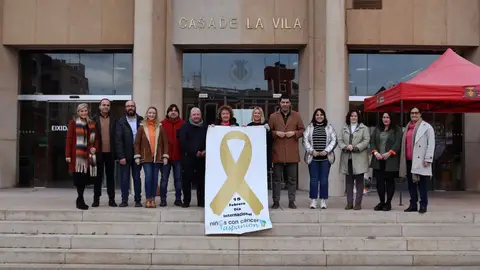 El Ayuntamiento de Vila-real ha colgado un cartel conmemorativo por el día del Cáncer Infantil. El Ayuntamiento de Vila-real ha colgado un cartel conmemorativo por el día del Cáncer Infantil.