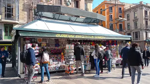 Els quioscos de Barcelona podran servir cafè i menjar Els quioscos de Barcelona podran servir cafè i menjar