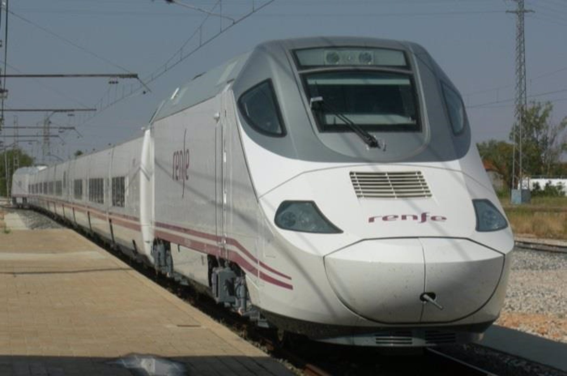 El pleno municipal exige a Adif y Renfe que mejore el servicio de los trenes Avant entre Córdoba y Sevilla El pleno municipal exige a Adif y Renfe que mejore el servicio de los trenes Avant entre Córdoba y Sevilla