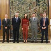 La reina Letizia recibe a Fundación Mutua Madrileña y Antena 3 Noticias.