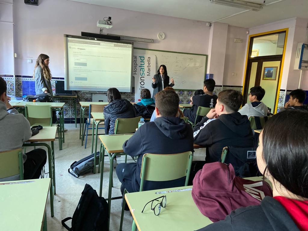 Delegación do Goberno descarta mala utilización de cartaz de Vox en charla educativa da policía Delegación do Goberno descarta mala utilización de cartaz de Vox en charla educativa da policía
