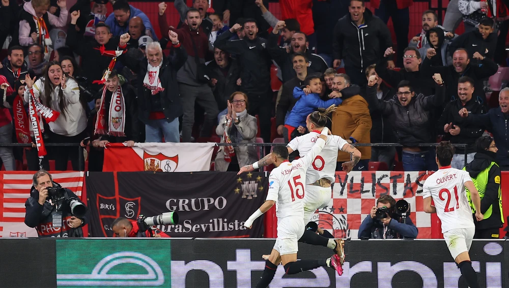 Los jugadores del Sevilla celebran un gol ante el PSV Los jugadores del Sevilla celebran un gol ante el PSV