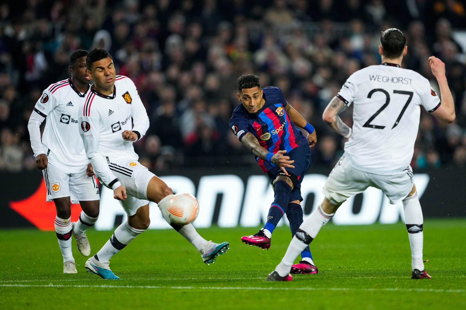 Barcelona y Manchester United empatan en un duelo vibrante y la eliminatoria se decidirá en Old Trafford Barcelona y Manchester United empatan en un duelo vibrante y la eliminatoria se decidirá en Old Trafford