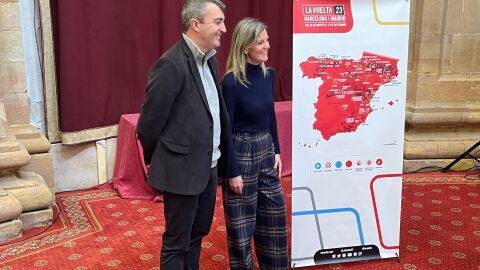 17-2-2023 Javier Guillen, director genreal de la Vuelta a Espa&ntilde;a, y Graciela Blanco, viceconsejera de Turismo del Principado, en la presentaci&oacute;n de las etapas asturianas de la Vuelta 2023