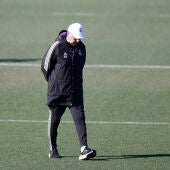 Carlo Ancelotti dirige el entrenamiento del Real Madrid