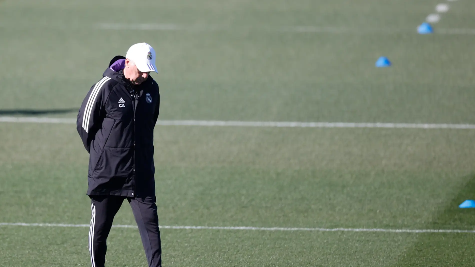 Carlo Ancelotti dirige el entrenamiento del Real Madrid