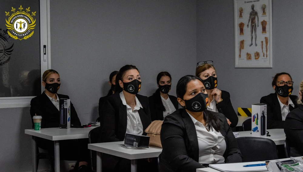 Alumnos del Instituto Español Funerario durante una de sus clases