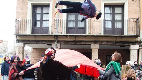 Manteo del pepele en Alcalá de Henares Alcalá de Henares apuesta por recuperar celebraciones tradicionales del Carnaval