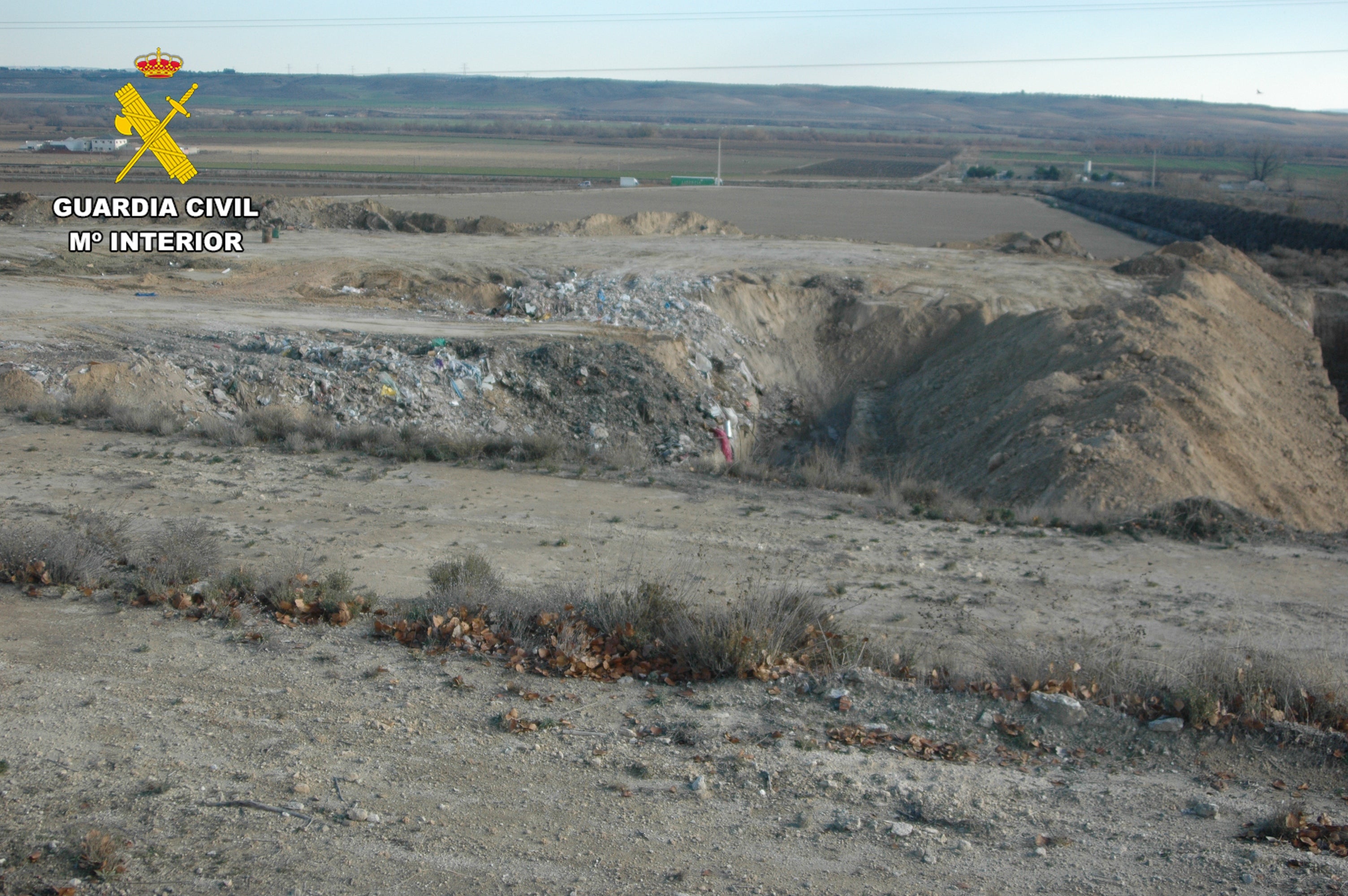 La Guardia Civil de Toledo investiga a un hombre como presunto responsable de vertido de residuos en Seseña La Guardia Civil de Toledo investiga a un hombre como presunto responsable de vertido de residuos en Seseña