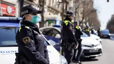 La Guàrdia Urbana s’enfronta cada dia a casos de suïcidi a la ciutat La Guàrdia Urbana s’enfronta cada dia a casos de suïcidi a la ciutat