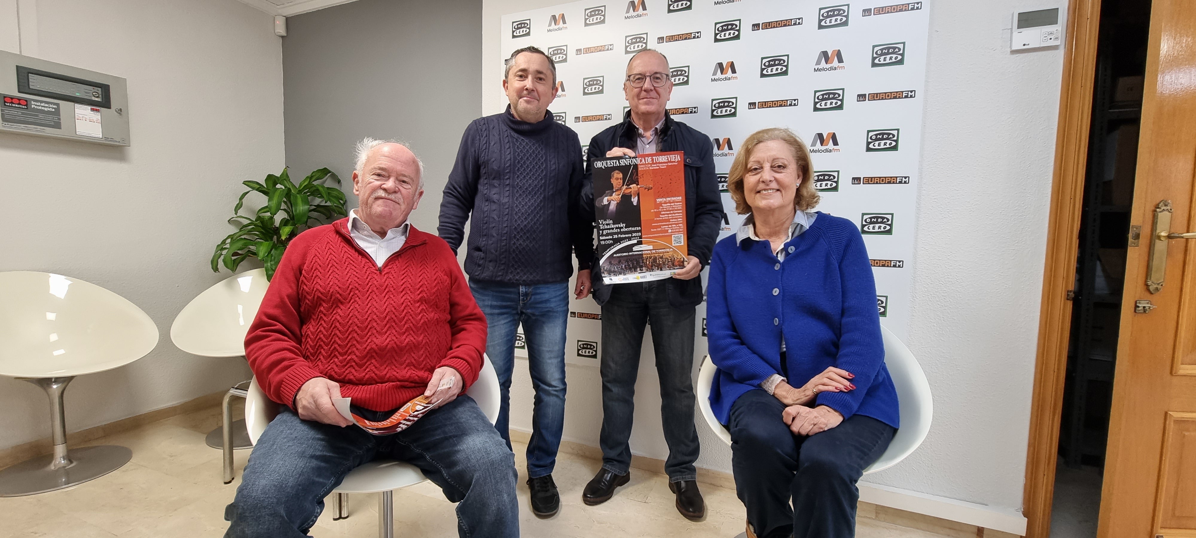 La Orquesta Sinfónica de Torrevieja ha pasado por los estudios de Onda Cero Vega Baja La Orquesta Sinfónica de Torrevieja ha pasado por los estudios de Onda Cero Vega Baja