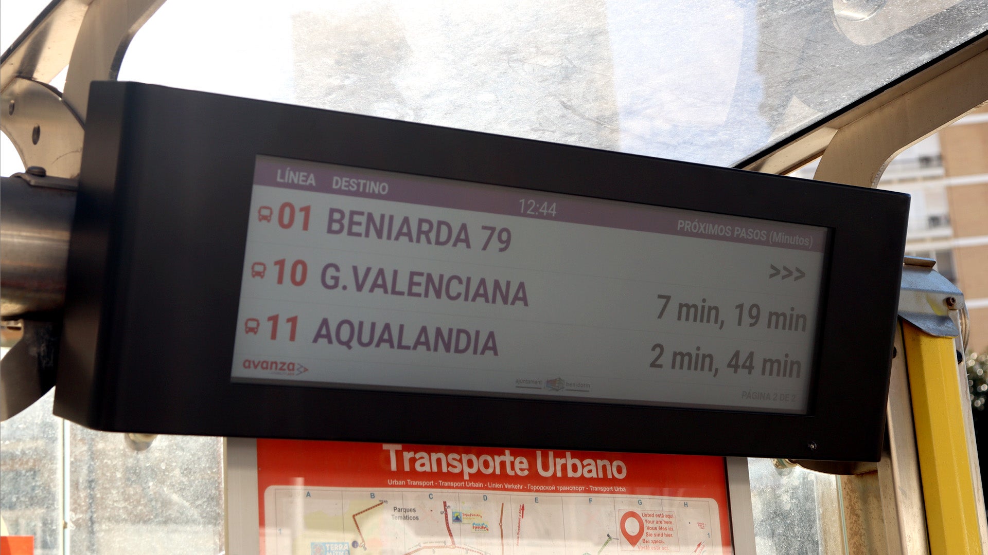 Benidorm coloca 11 pantallas inteligentes en las paradas de autobús Benidorm coloca 11 pantallas inteligentes en las paradas de autobús