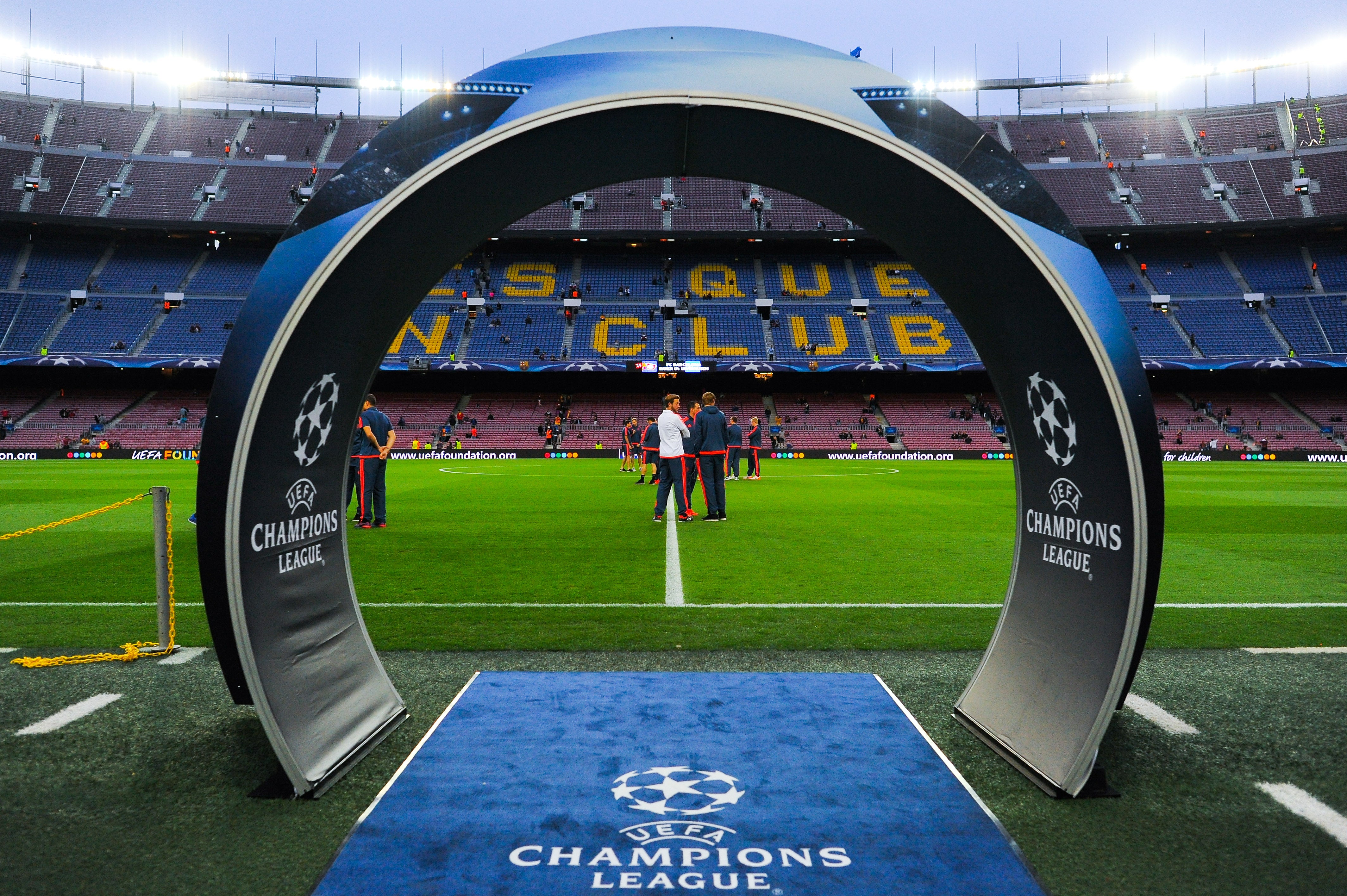 UEFA sí podría sancionar al Barcelona y vetarle la participación en la Champions por el caso Negreira UEFA sí podría sancionar al Barcelona y vetarle la participación en la Champions por el caso Negreira