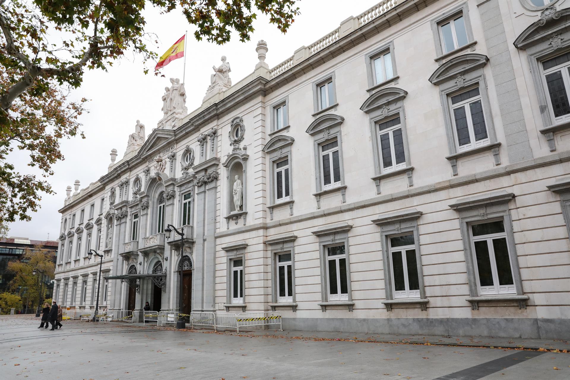 Rebajan en 8 meses la pena de prisión impuesta por "error" a un condenado por el 'timo de la estampita' en La Solana Rebajan en 8 meses la pena de prisión impuesta por "error" a un condenado por el 'timo de la estampita' en La Solana