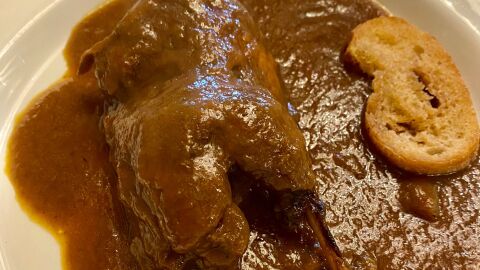 Paloma en salsa de chocolate, receta de Robin Food