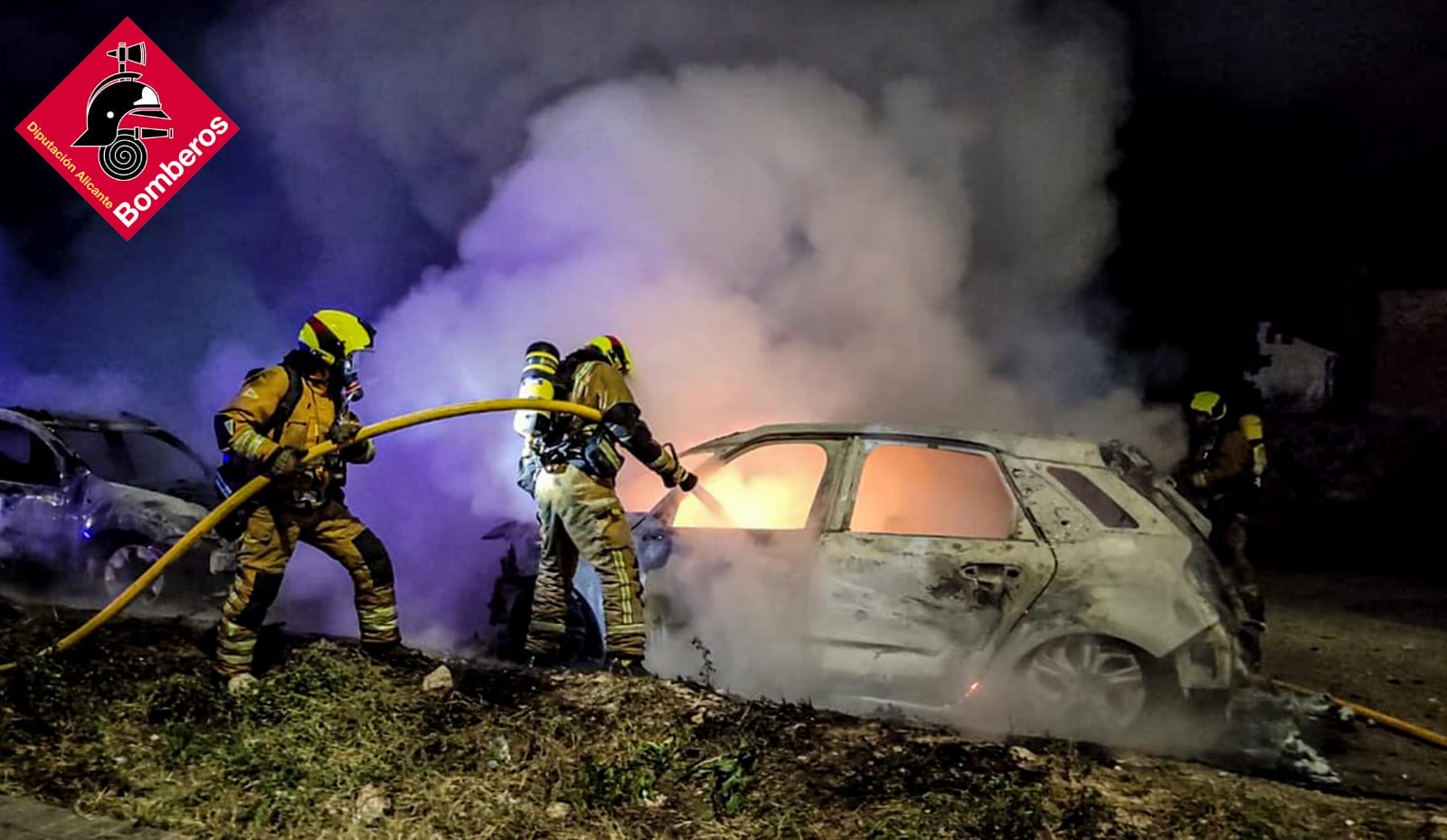 Se incendian dos vehículos en la Vila Joiosa Se incendian dos vehículos en la Vila Joiosa