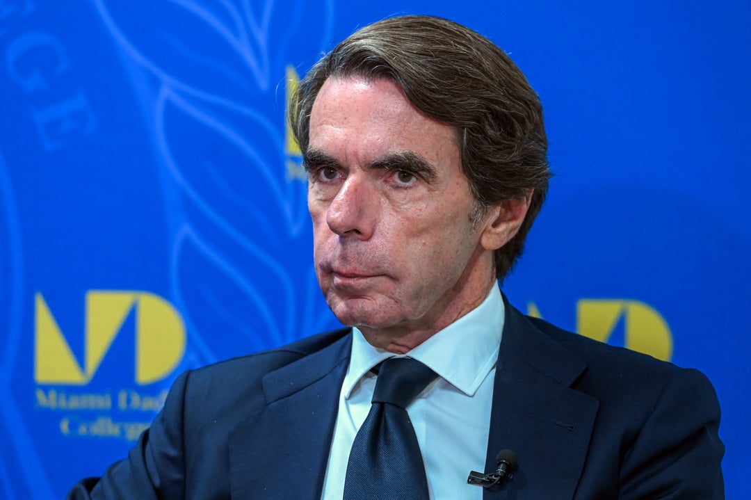 Aznar advierte de que si el Gobierno repite victoria, "habrá un cambio de país" Aznar advierte de que si el Gobierno repite victoria, "habrá un cambio de país"