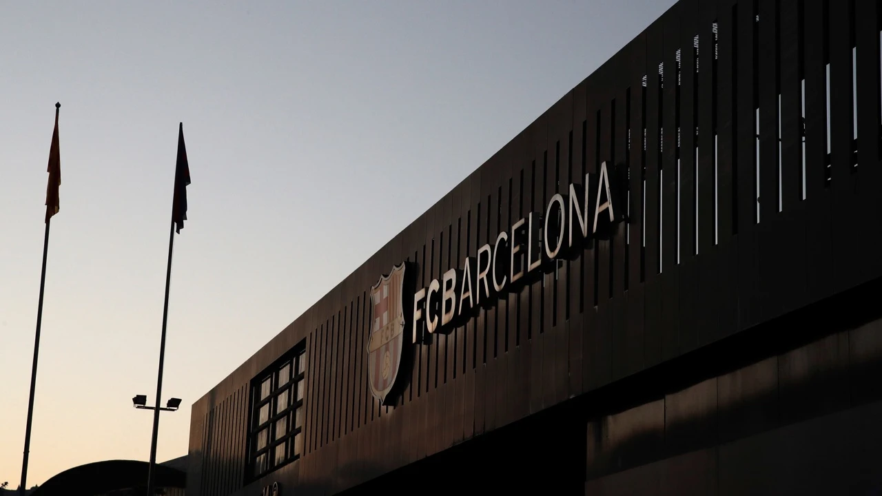 Entrada a las oficinas del Fútbol Club Barcelona