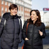 La ministra de Política Territorial y portavoz del Gobierno, Isabel Rodríguez (i) y la alcaldesa de A Coruña, Inés Rey