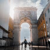 El plan de Portugal para atajar la crisis de vivienda: prohibe nuevos pisos turísticos y pone fin a los 'visados de oro'