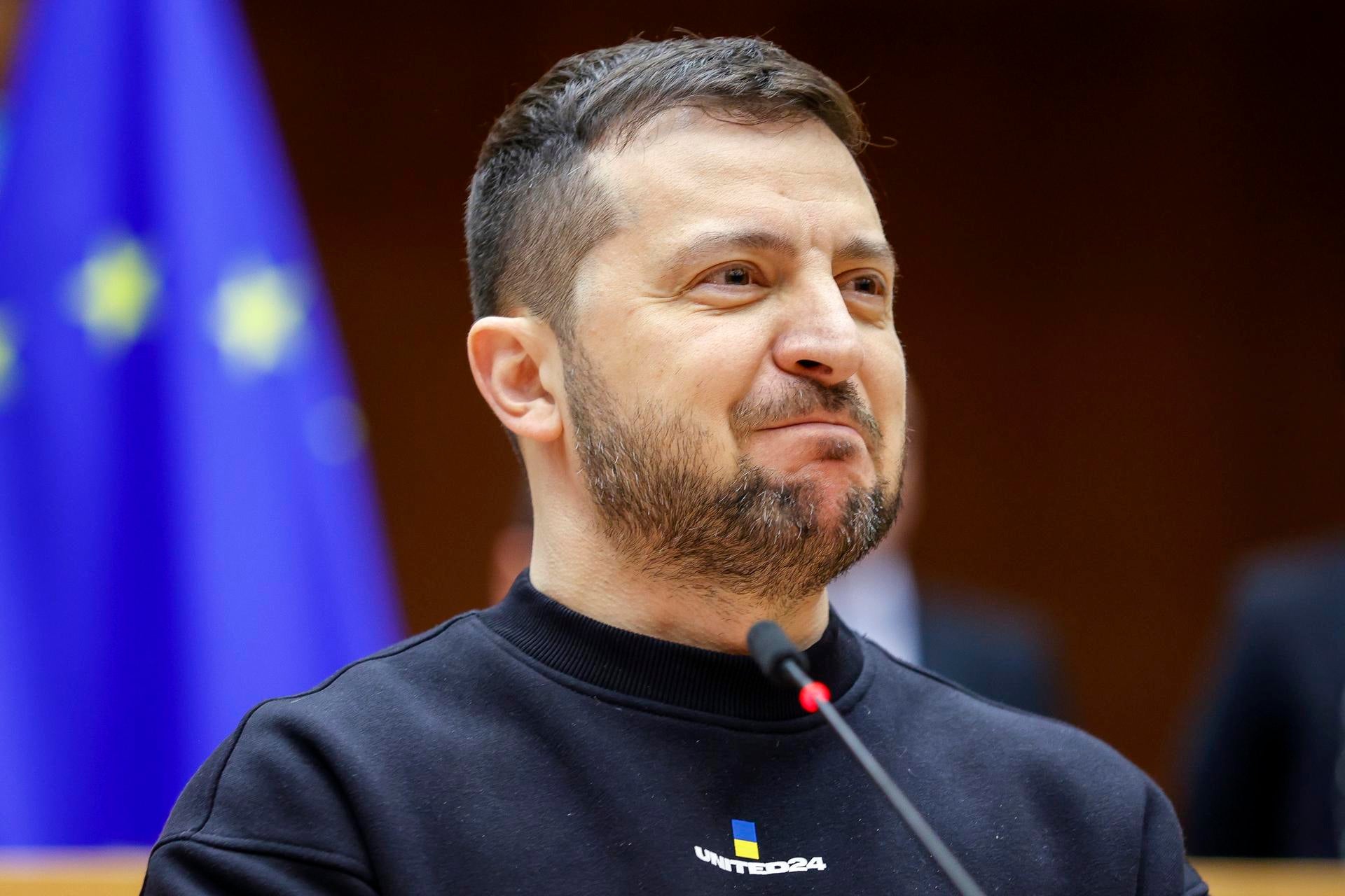 Zelenski pide misiles de largo alcance para reforzar al Ejército ucraniano Zelenski pide misiles de largo alcance para reforzar al Ejército ucraniano