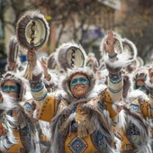 El Vaivén triunfa en el gran desfile de comparsas del Carnaval de Badajoz El Vaivén triunfa en el gran desfile de comparsas del Carnaval de Badajoz