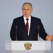 El presidente de Rusia, Vladimir Putin, pronuncia su discurso anual ante la Asamblea Federal en el centro de conferencias Gostiny Dvor de Moscú, Rusia