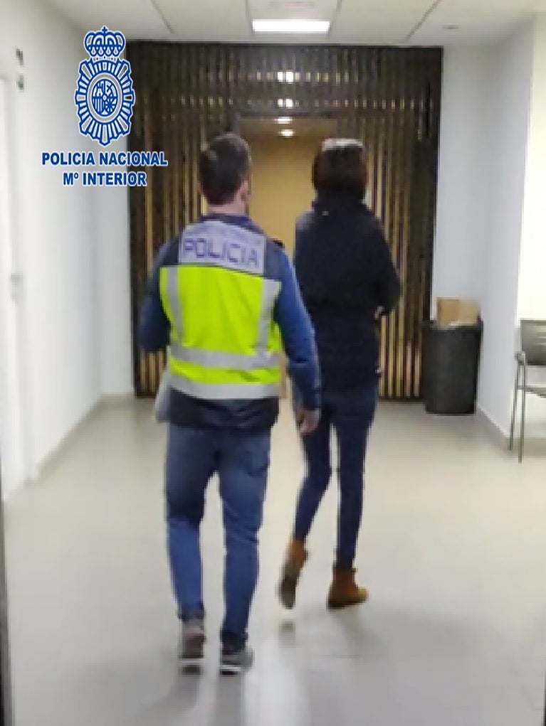 La Policía Nacional detiene en Loca a tres personas que estafaban a la mujer que tenían a su cuidado La Policía Nacional detiene en Loca a tres personas que estafaban a la mujer que tenían a su cuidado