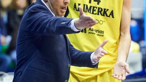 Guillermo Arenas, entrenador del Alimerka Oviedo Baloncesto