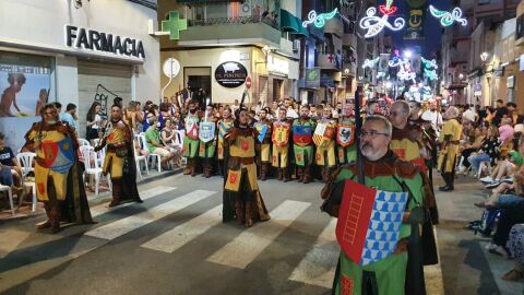 Una imagen de la espectacularidad de los desfiles de los Moros y Cristianos de Alicante 