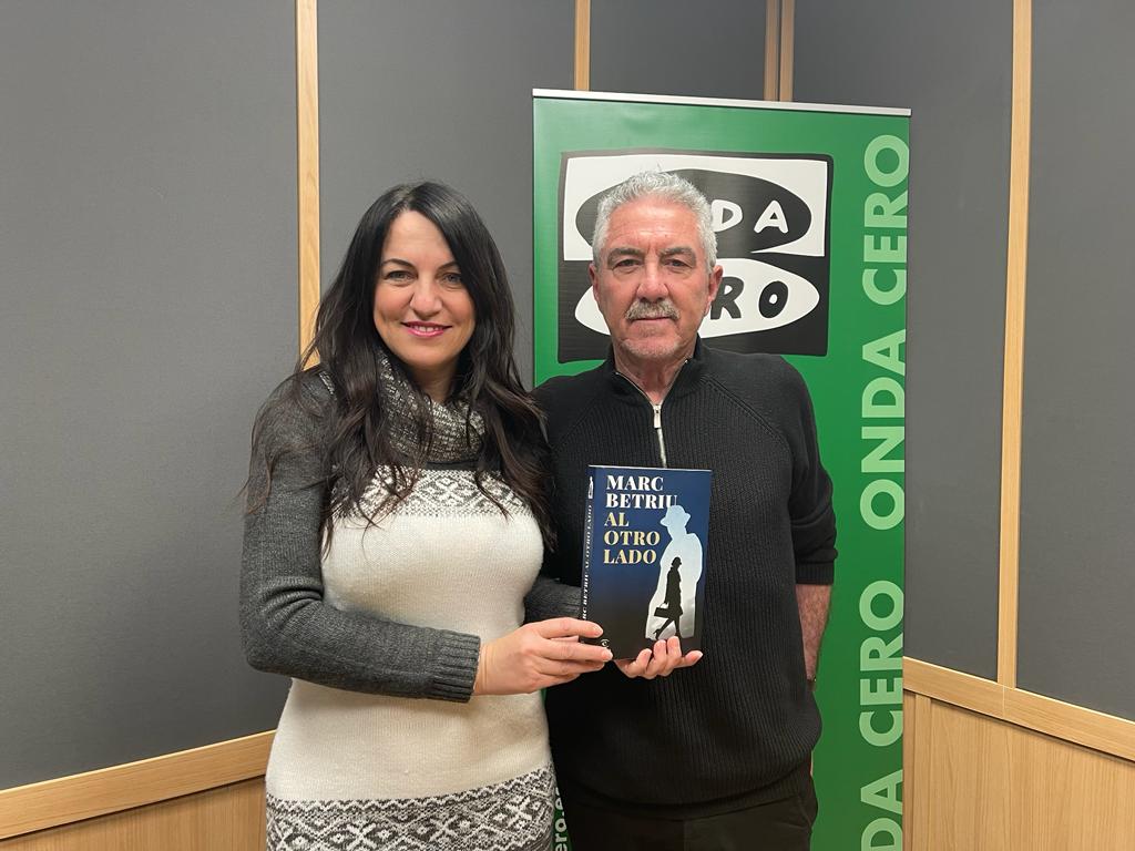 Conflictos bélicos, espionaje y atracciones fatales se dan cita en 'Al otro lado' la ópera prima literaria de Marc Betriu Conflictos bélicos, espionaje y atracciones fatales se dan cita en 'Al otro lado' la ópera prima literaria de Marc Betriu