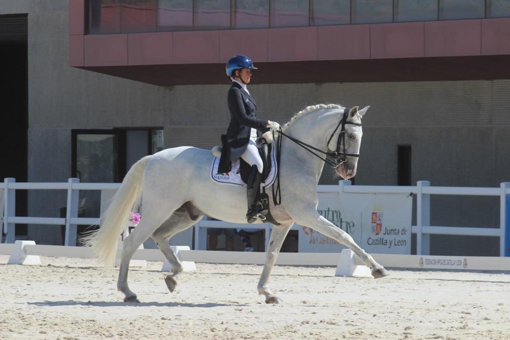 La amazona segoviana Carla de la Fuente gana un Concurso de Doma Clásica Internacional en Portugal La amazona segoviana Carla de la Fuente gana un Concurso de Doma Clásica Internacional en Portugal